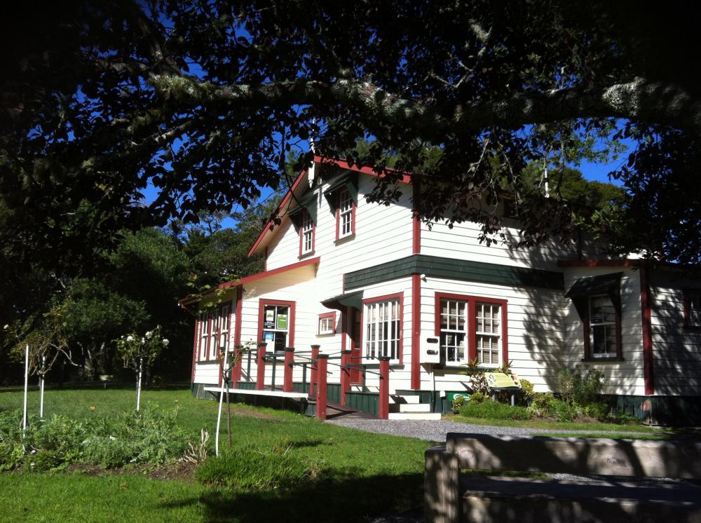 Paihia Library: Historical building, now a library.  A special place I enjoyed in Paihia
